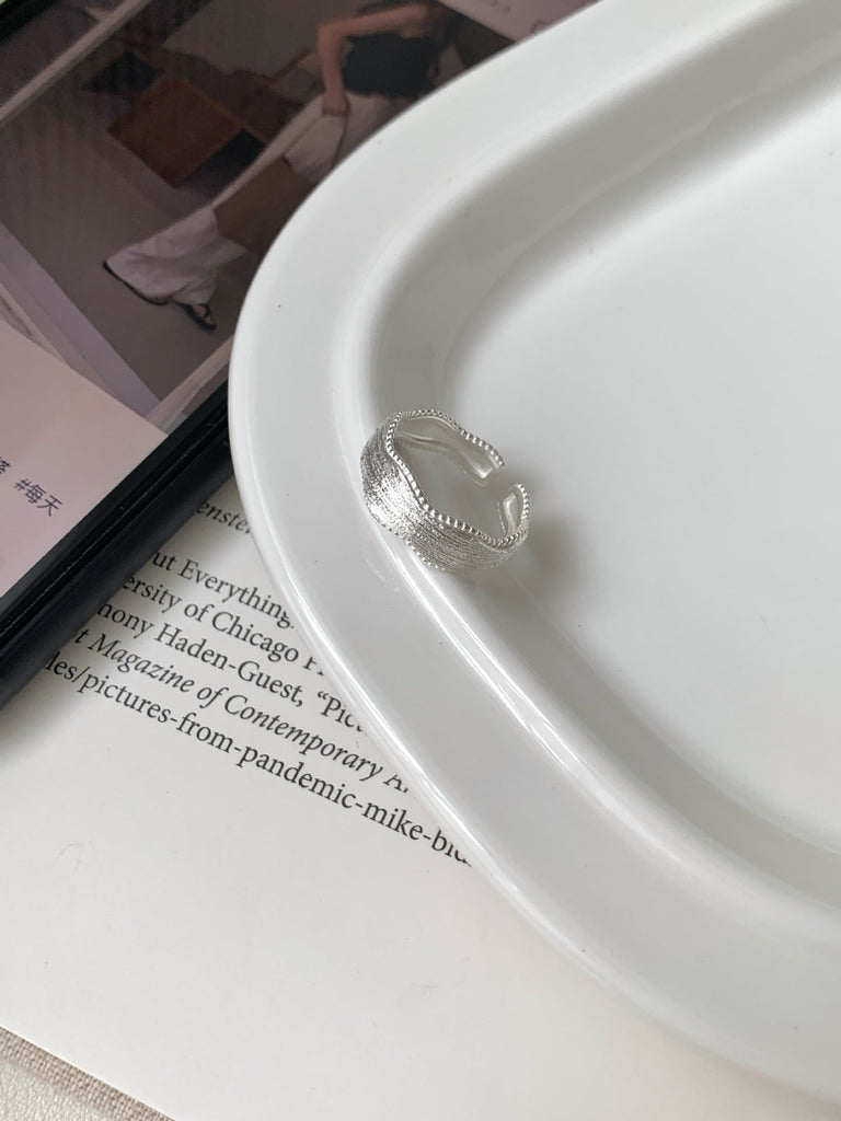 S925 Sterlingsølv Belagt Bølget Åben Ring – Justerbar og Elegant - Lilla Villa