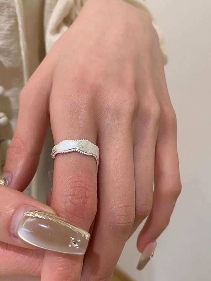 S925 Sterlingsølv Belagt Bølget Åben Ring – Justerbar og Elegant - Lilla Villa