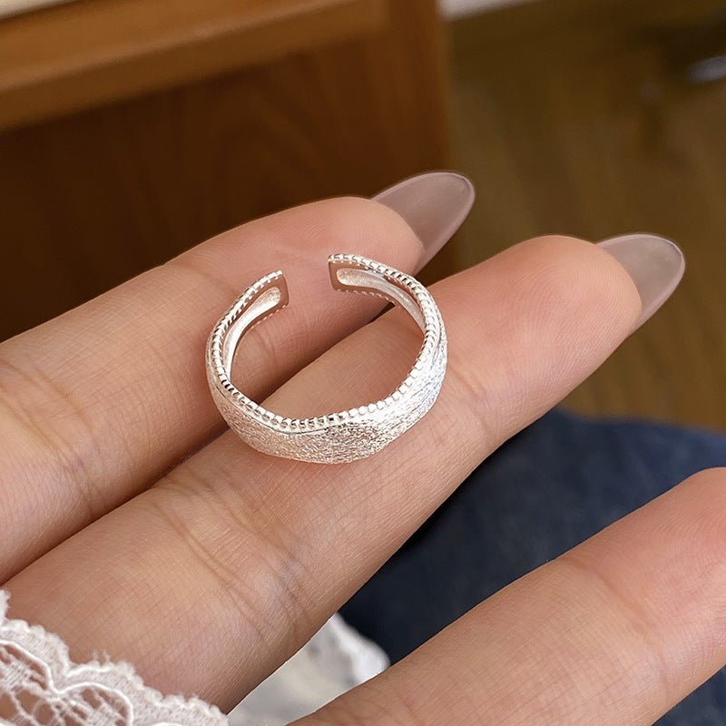 S925 Sterlingsølv Belagt Bølget Åben Ring – Justerbar og Elegant - Lilla Villa