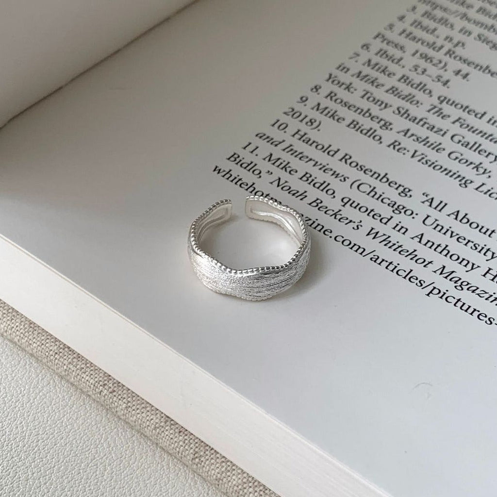 S925 Sterlingsølv Belagt Bølget Åben Ring – Justerbar og Elegant - Lilla Villa