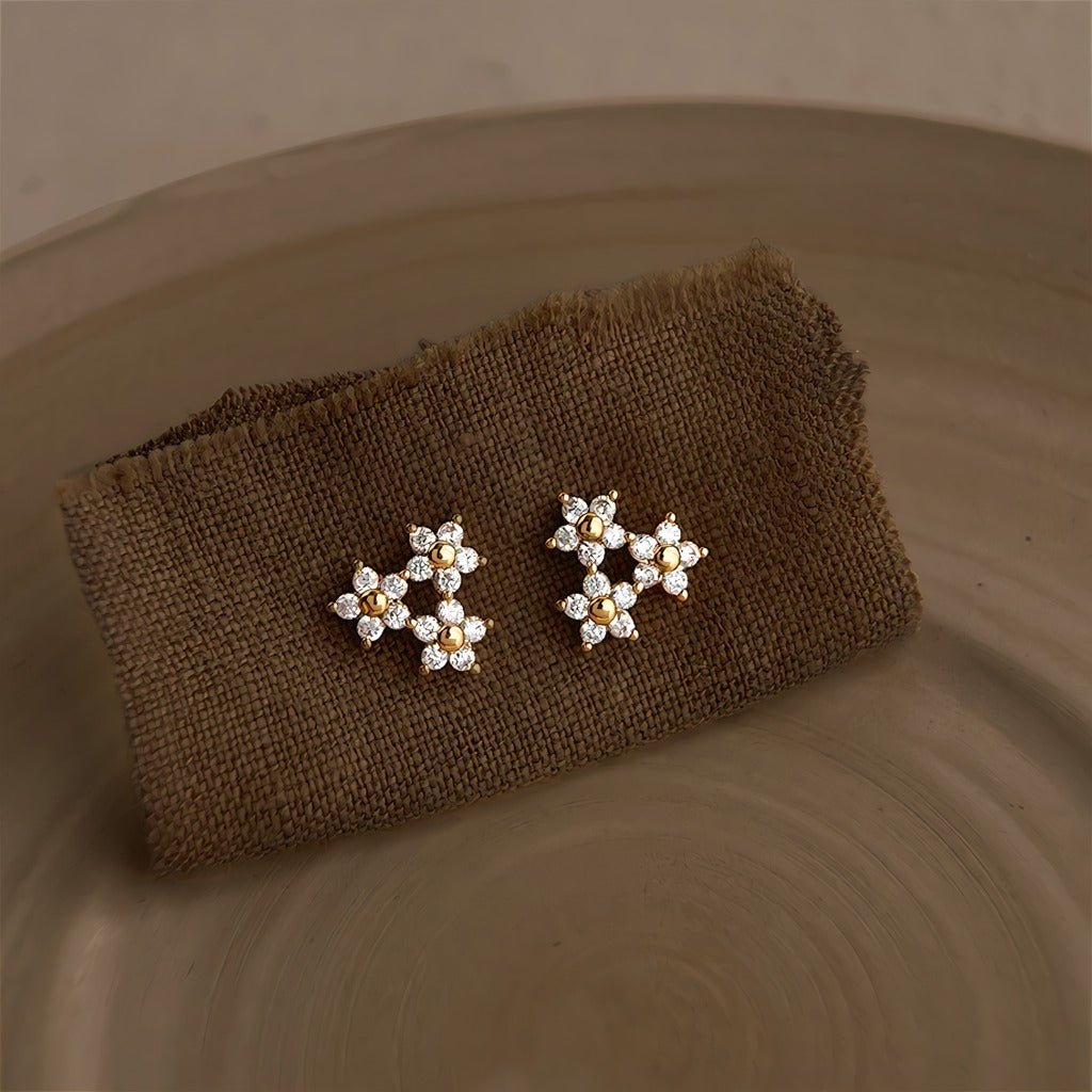 Små Stjerne Blomster Øreringe – 18K Forgyldt & S925 Sølvnål - Lilla Villa