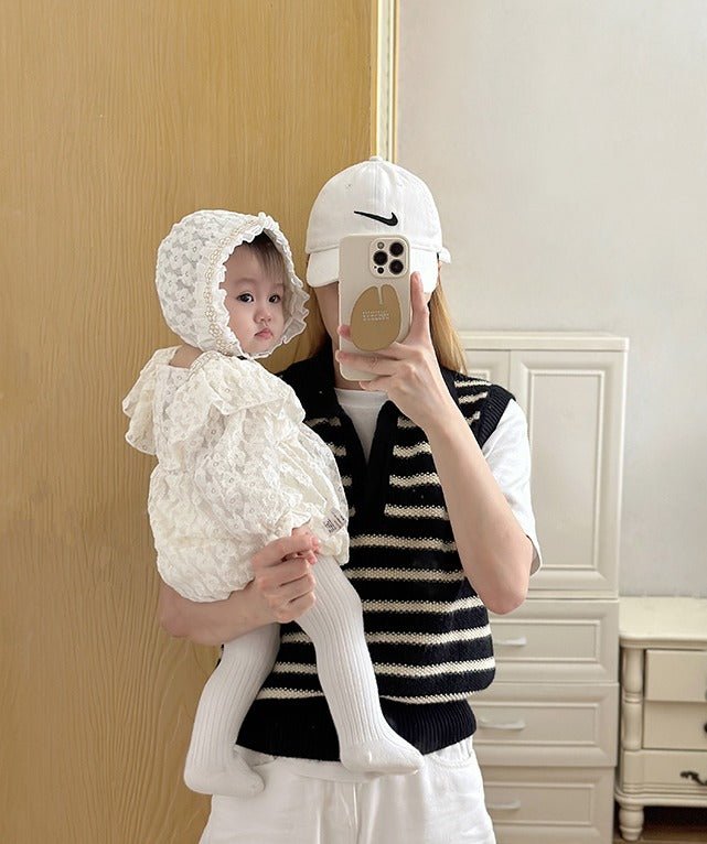 Smuk baby body med blonder og hatte(0 - 18 mdr.) - Lilla Villa