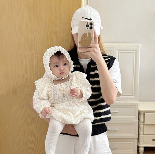Smuk baby body med blonder og hatte(0 - 18 mdr.) - Lilla Villa