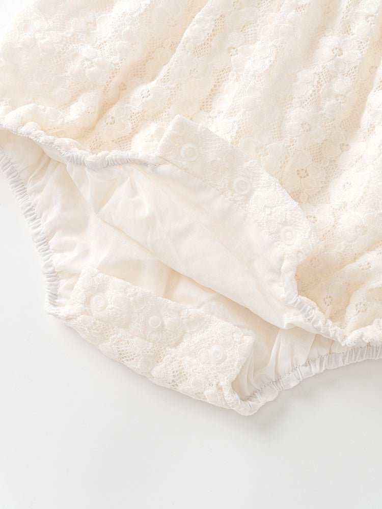 Smuk baby body med blonder og hatte(0 - 18 mdr.) - Lilla Villa