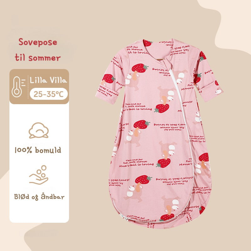Baby sovepose til sommer-jordbær