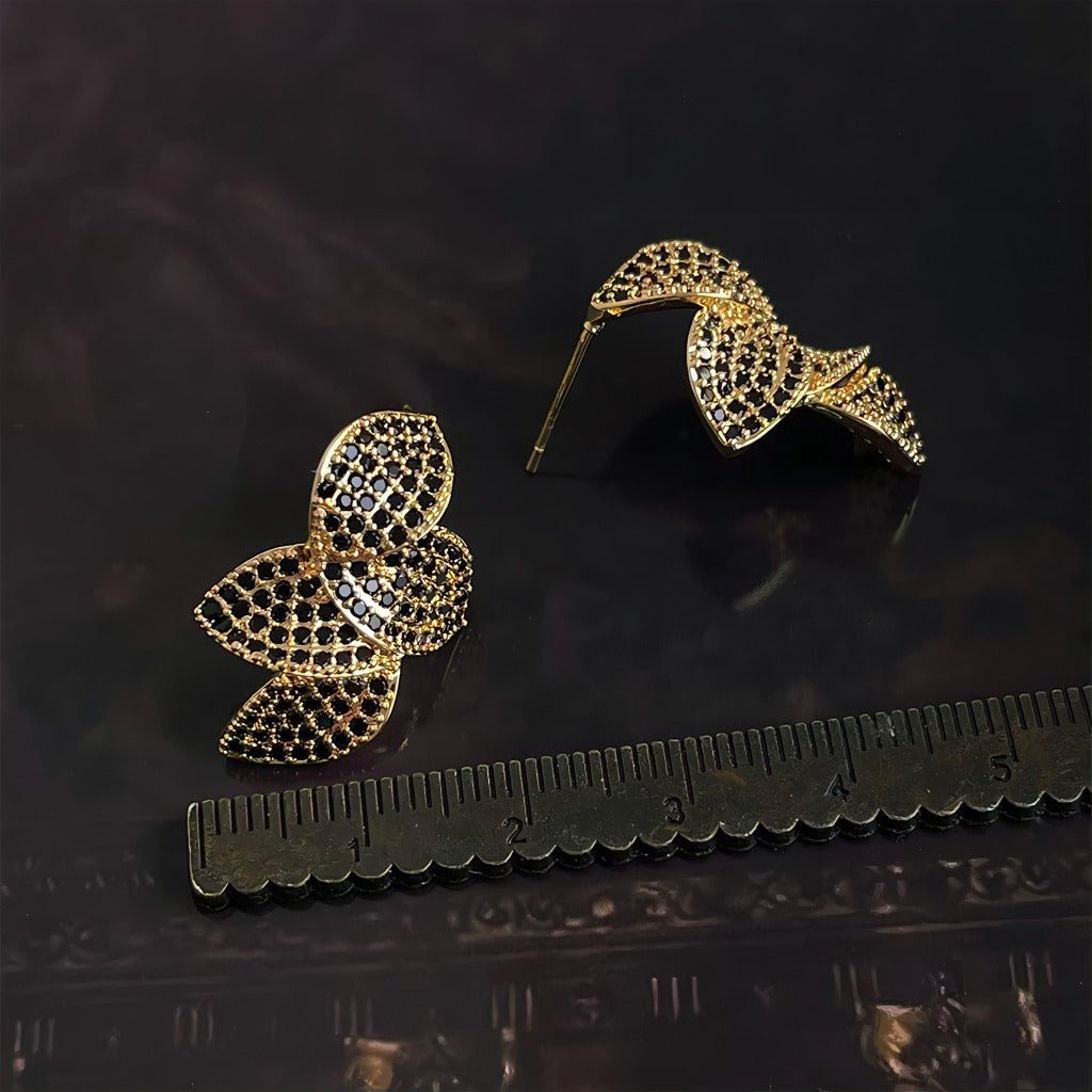 Sort Krystal Blad Øreringe – 14K Forgyldt & 925 Sølv Nål Design - Lilla Villa