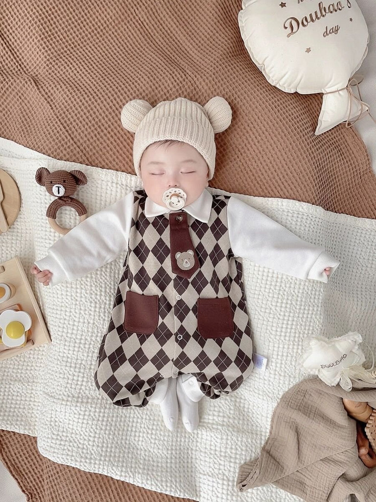Stilfuld babyheldragt med aftagelig slips(0 - 18 mdr.) - Lilla Villa