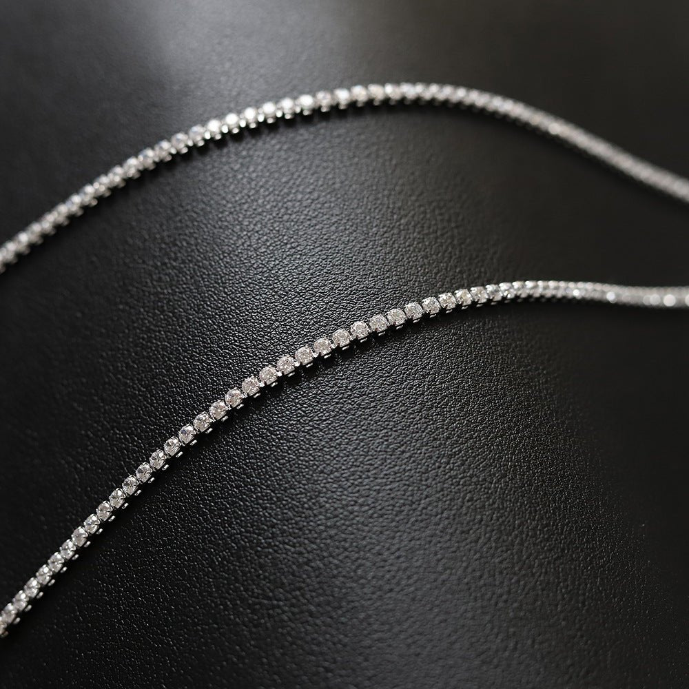 Titanium Stål Halskæde med Cubic Zirkonia og Lang Tynd Kvast – Stilfuldt og Moderne Design - Lilla Villa