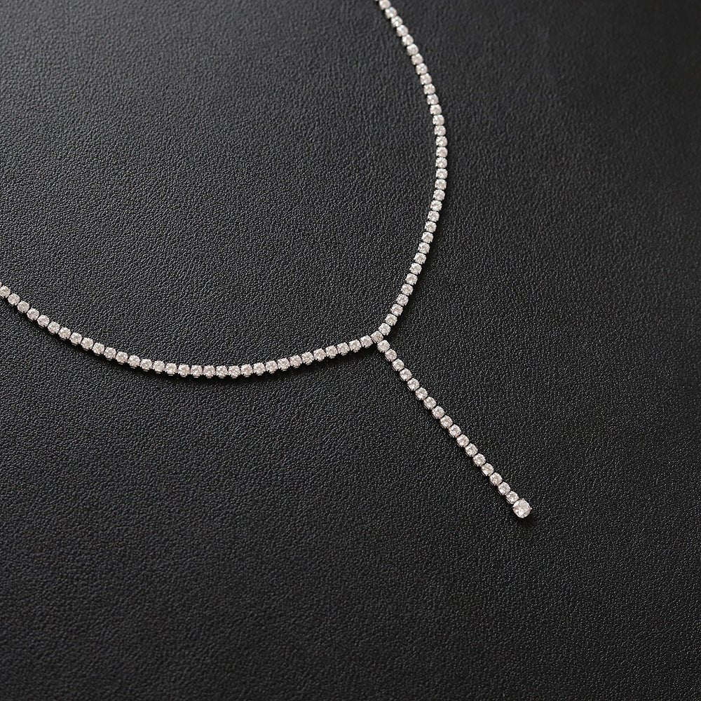 Titanium Stål Halskæde med Cubic Zirkonia og Lang Tynd Kvast – Stilfuldt og Moderne Design - Lilla Villa