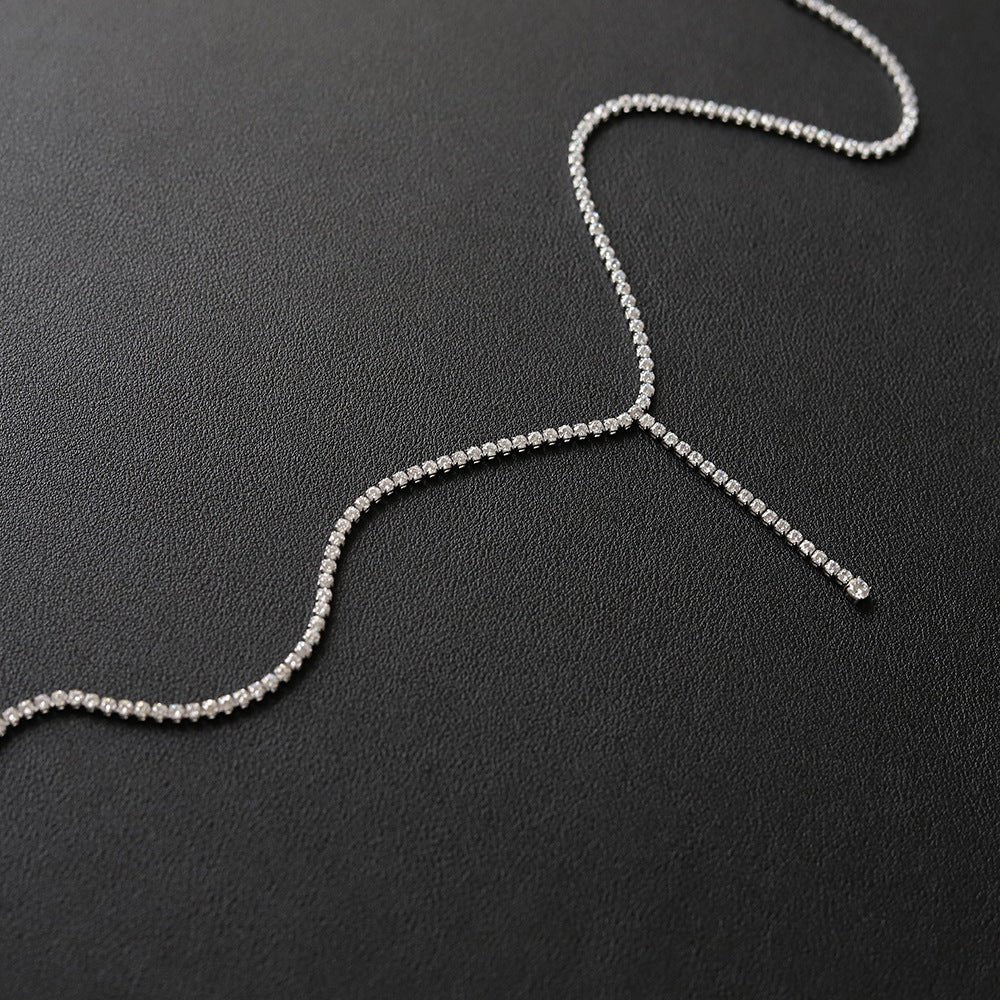 Titanium Stål Halskæde med Cubic Zirkonia og Lang Tynd Kvast – Stilfuldt og Moderne Design - Lilla Villa