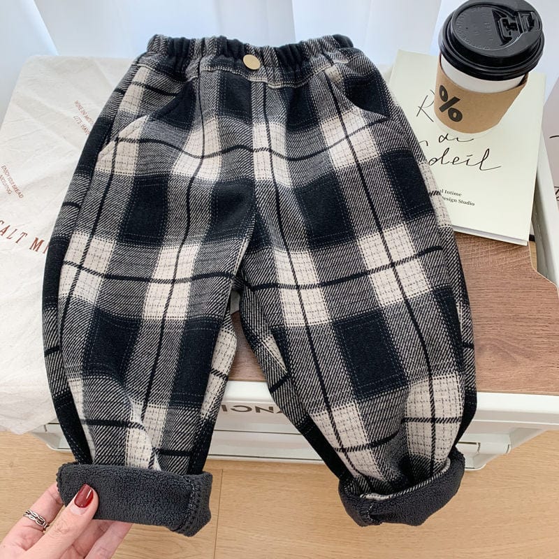 Varm fleece bukser til børn i sort og hvid plaid - Lilla Villa