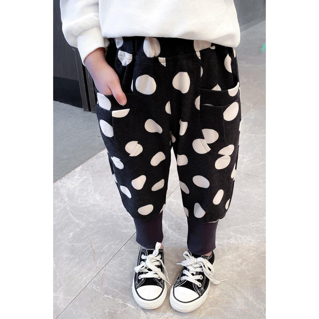 Ekstra varm sort fleece sweatpants/joggingbukser/joggers med hvide prikker til børn - Lilla Villa
